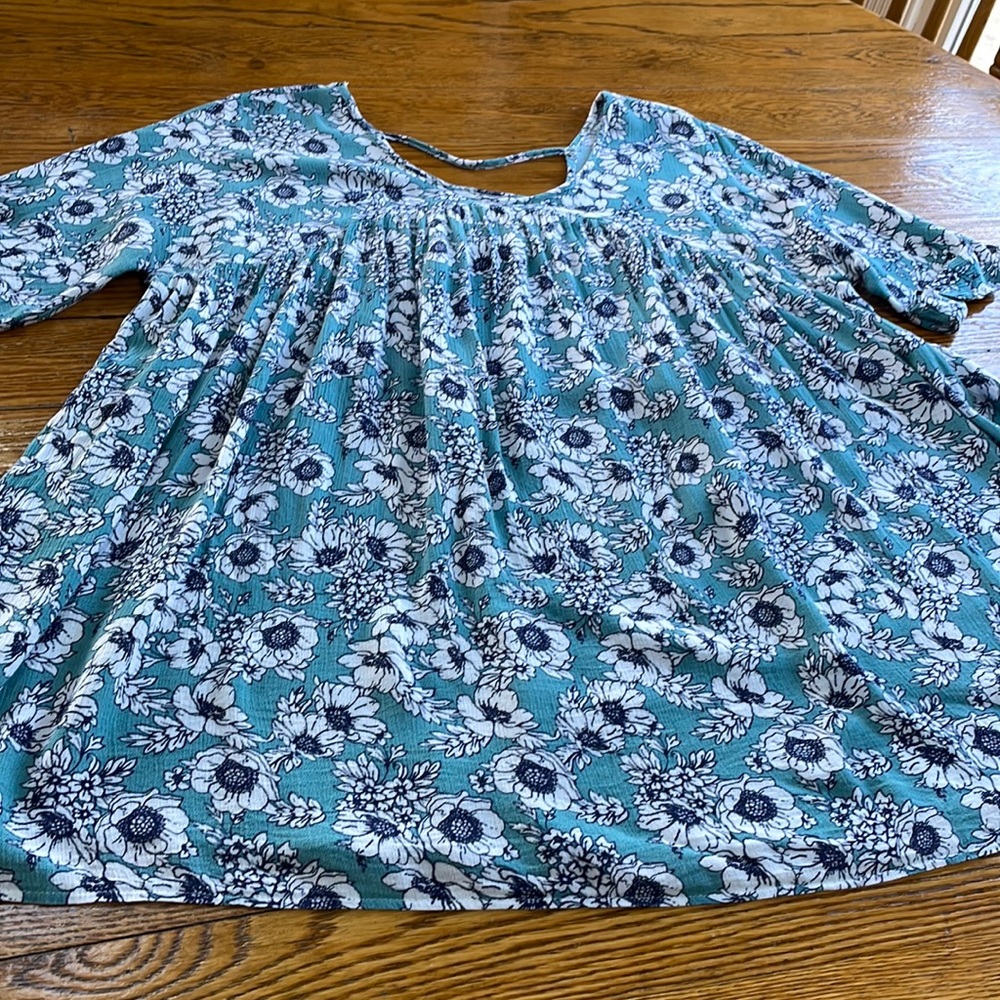 Paisley Vine brand floral top, small but oversized.